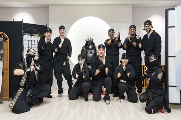 Let's  try  Ninjas, public baths and Sake!